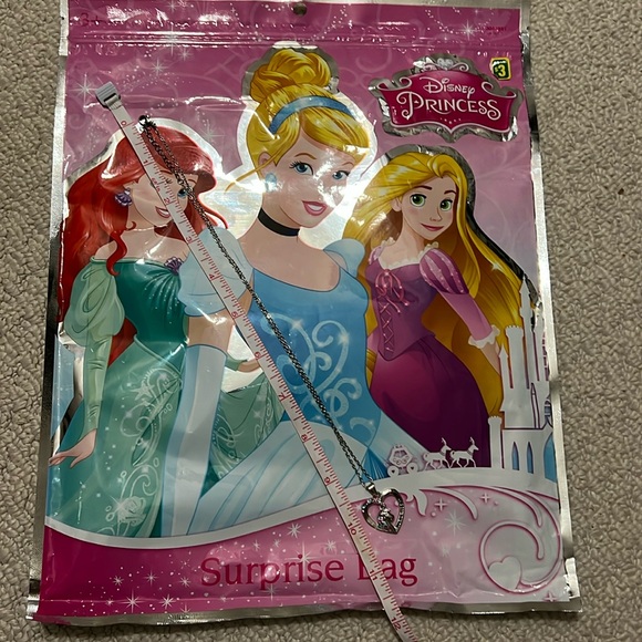 NWT - Unicorn heart necklace and Disney princess surprise bag. - Picture 3 of 5